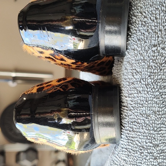 Clarks Unstructured Leopard Print Shoes - Picture 5 of 8